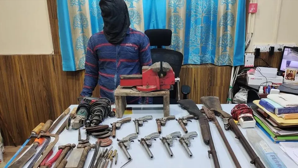 কুলতলিতে উদ্ধার হল বোমা-অস্ত্র