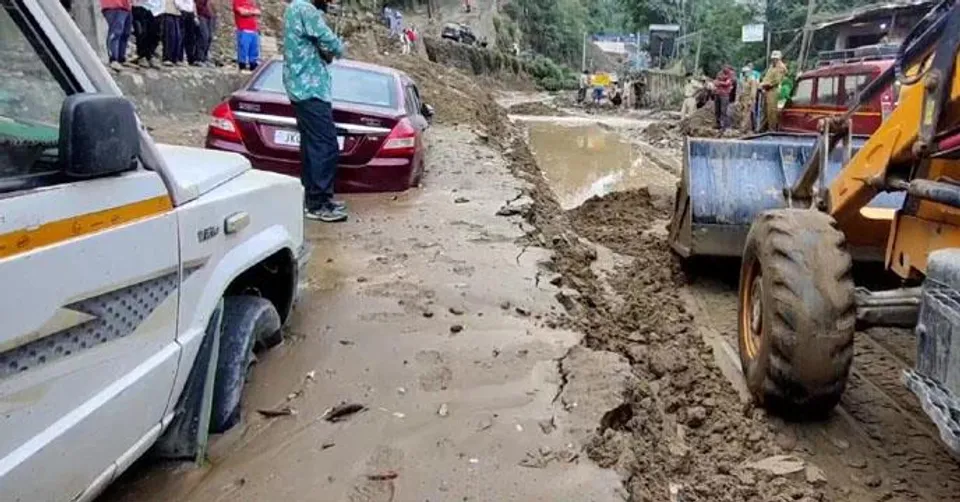 এবার মেঘভাঙ্গা বৃষ্টিতে বিপর্যস্ত ডোডা