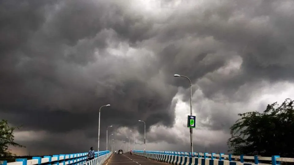 চোখ রাঙাচ্ছে জোড়া  নিম্নচাপ