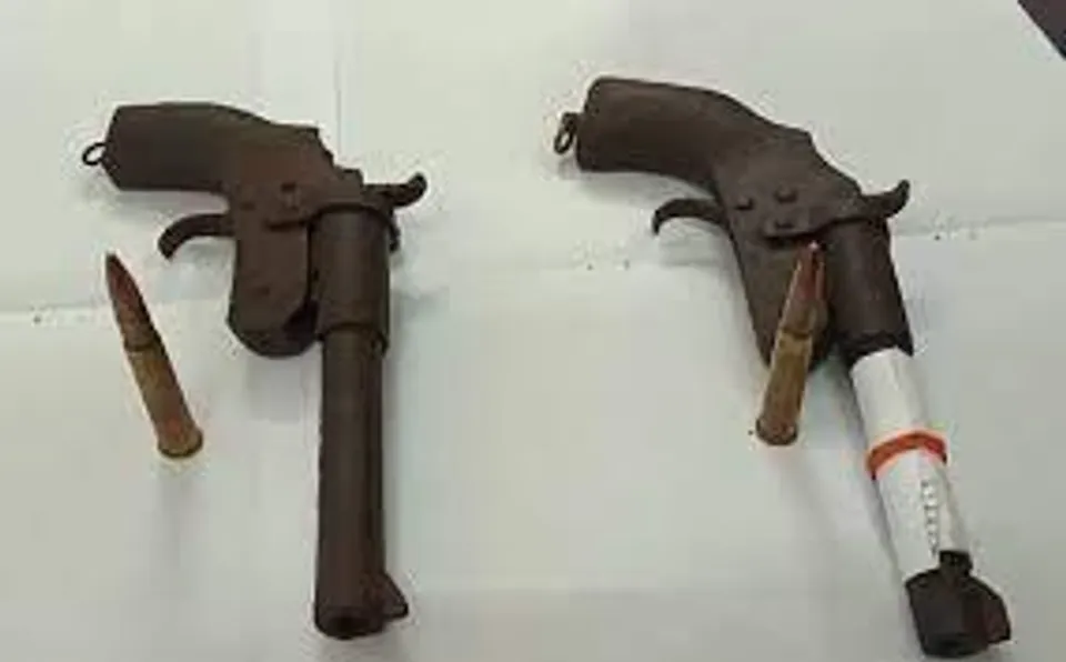 রামপুরহাটে আগ্নেয়াস্ত্র সহ গ্রেফতার ২