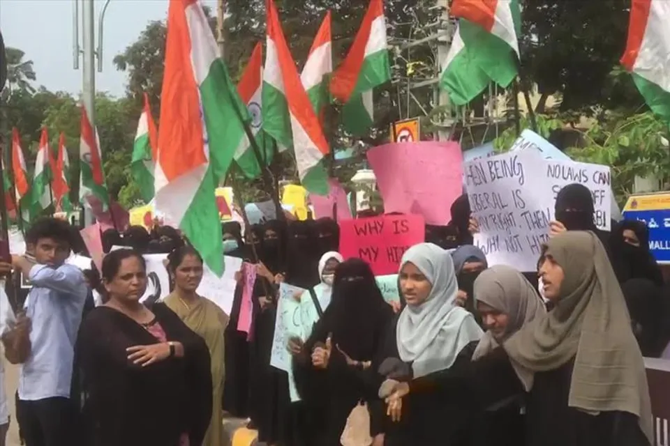 হাইকোর্টের রায়ের অপব্যবহারের অভিযোগ