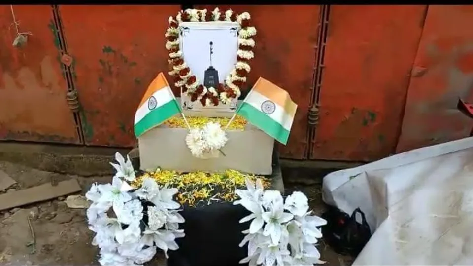 পুলওয়ামা হামলায় শহীদ জওয়ানদের প্রতি শ্রদ্ধার্ঘ্য