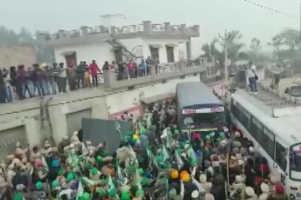 পাঞ্জাব কৃষক বিক্ষোভ: পুলিশের সঙ্গে সংঘর্ষ, দেখুন ভিডিও-