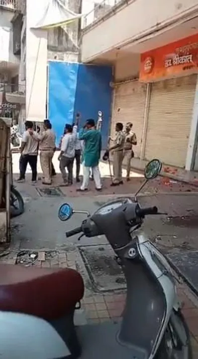 এবার একনাথ শিন্ডের ছেলে বিধায়ক শ্রীকান্তের অফিসে ভাঙচুর