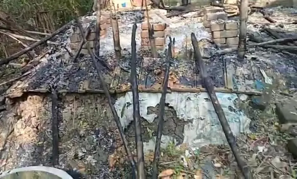 তৃনমূল কর্মীর বাড়িতে আগুন