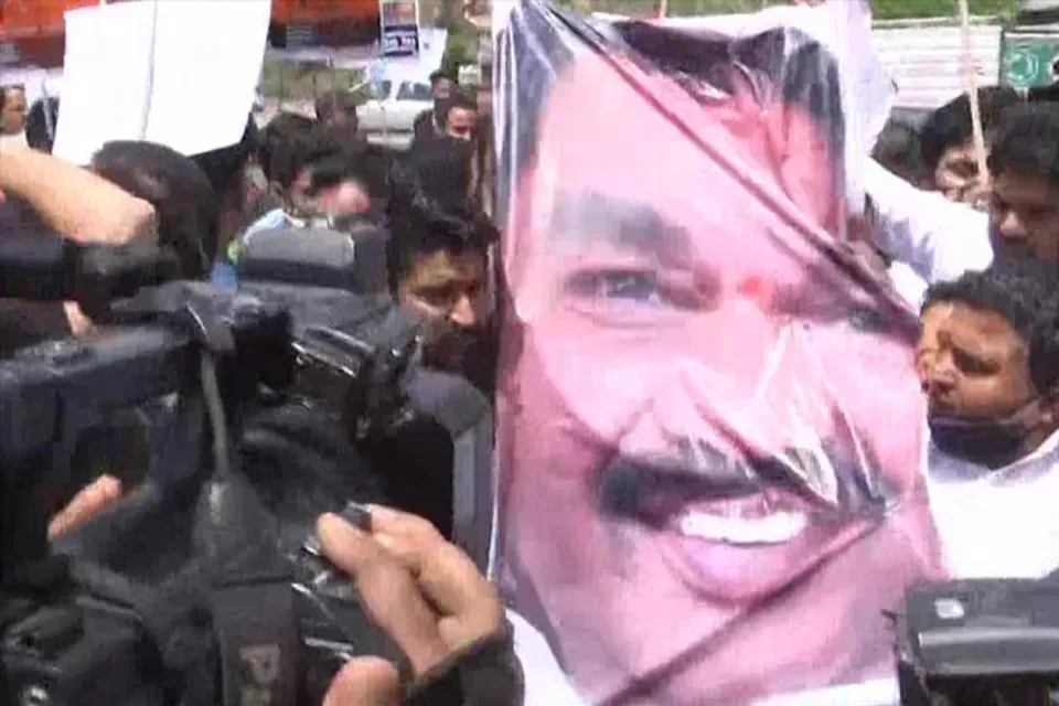 শাহের বাসভবনের বাইরে কংগ্রেসের বিক্ষোভ