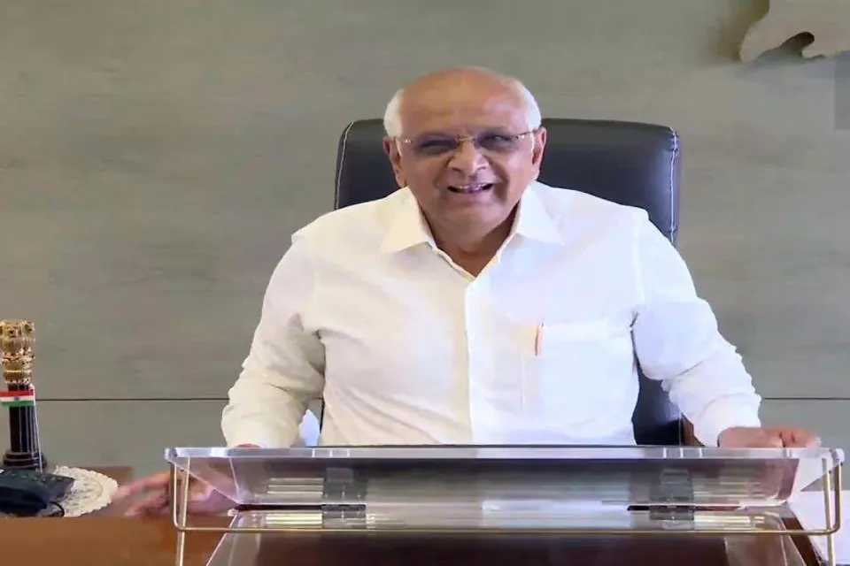ফের নিজের অফিসের দায়িত্ব নিলেন গুজরাটের মুখ্যমন্ত্রী