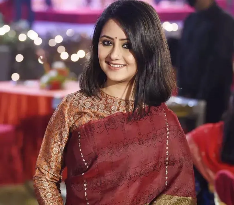 অষ্টমীতে মায়ের হাতের লুচি মিস করেন মানালি