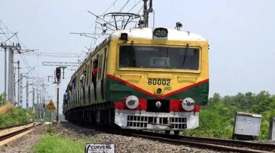 আজ রাতে শিয়ালদা মেন শাখায় একাধিক ট্রেন বাতিল