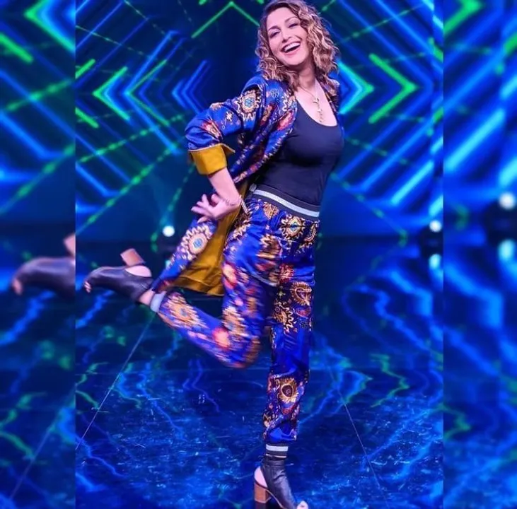 ১৬ বছর আগে পরা পোশাকের পুনরাবৃত্তি করলেন সোনালি বেন্দ্রে দেখুন