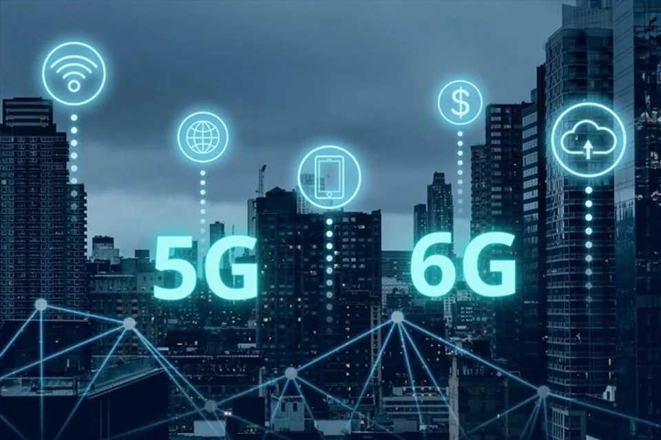 অক্টোবরে 5G, চলতি দশকের শেষে আসছে 6G!