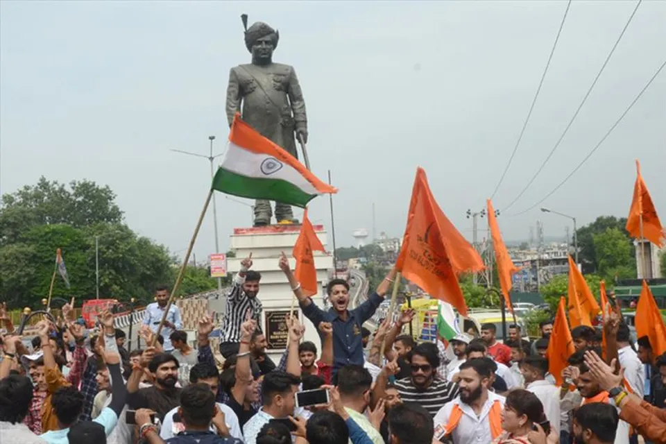 প্রথম সরকারি ছুটির দিনে খুশির হাওয়া উপত্যকায়