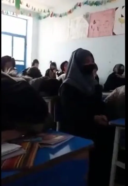 মেয়েদের পড়াশুনায় নিষেধাজ্ঞা, ক্লাসঘরে কান্নার রোল, দেখুন ভিডিও