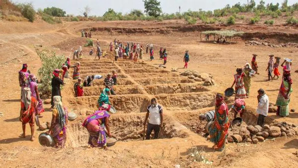 মালদহে ১০০ দিনের কাজে দুর্নীতির অভিযোগে চাকরি হারালেন ৩ পঞ্চায়েত কর্মী