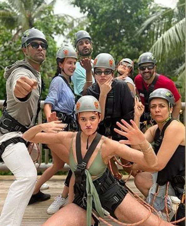 বন্ধুদের সঙ্গে 'VicKat' এর মালদ্বীপ ট্রিপের নতুন ছবি দেখুন