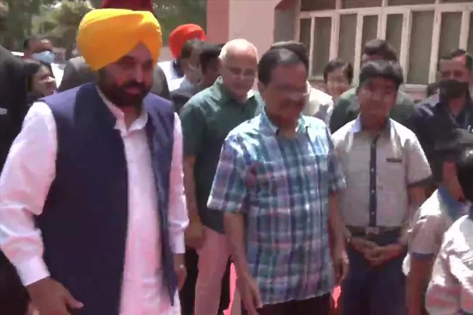 সরকারি স্কুলে পড়তে বেসরকারি স্কুল ছাড়ছে পড়ুয়ারা!