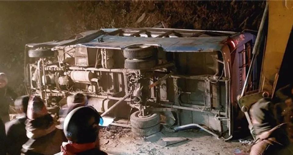 নেপালে সড়ক দুর্ঘটনায় নিহত কমপক্ষে ১৭