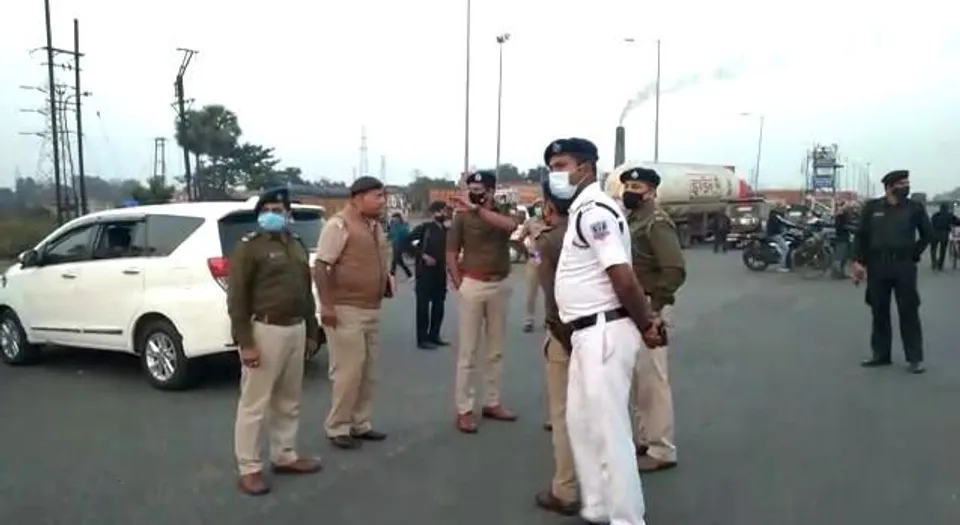 নাকা পয়েন্ট পরিদর্শনে পুলিশ কমিশনার