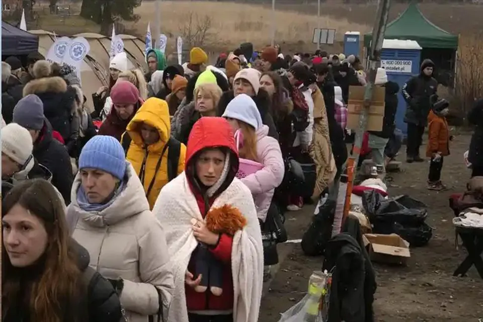 ইউক্রেনীয় শরণার্থীদের সঙ্গে দেখা করলেন নিউইয়র্কের আর্চবিশপ