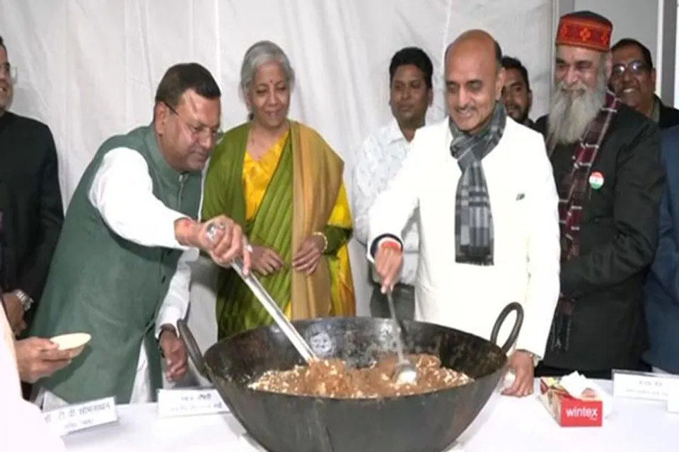 শিয়রে কেন্দ্রীয় বাজেট, অনুষ্ঠিত হল হালুয়া অনুষ্ঠান