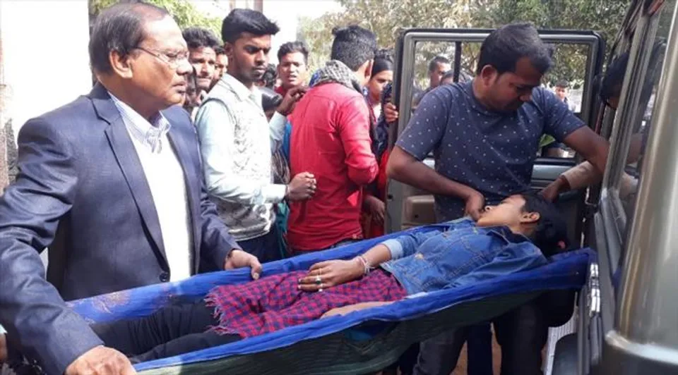 ক্লাস চলাকালীন হঠাৎ এক ছাত্রী অসুস্থ হয়ে পড়ায় তীব্র চাঞ্চল্য ছড়াল পশ্চিম মেদিনীপুরে