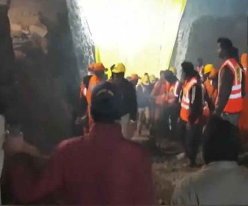 ৫৫ ফুট গভীর বোরওয়েলে পড়ে গিয়ে মৃত্যু হল ৮ বছরের শিশুর