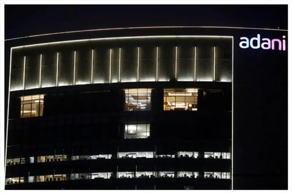 বড় পরিকল্পনা বাতিল করার পথে আদানি!