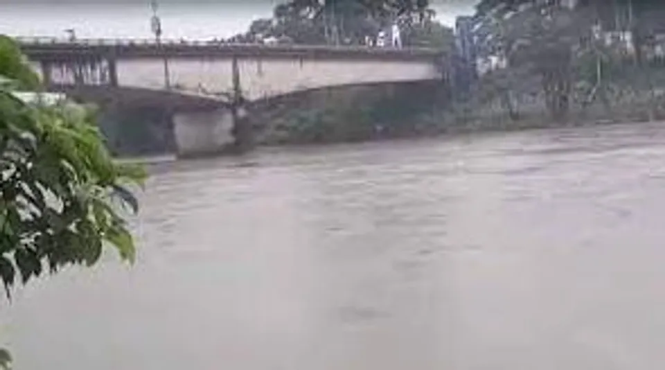 কালজানি নদীতে জারি লাল এবং তোর্সা নদীতে জারি হলুদ সতর্কতা