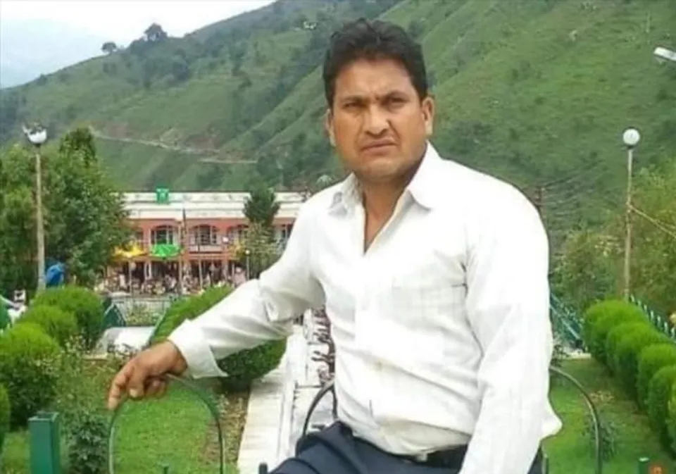 কাশ্মীর পুলিশের এক সাব-ইন্সপেক্টরকে গুলি করে হত্যা করল জঙ্গিরা, মৃতদেহ উদ্ধার ধানক্ষেত থেকে