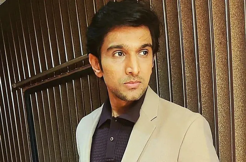 মুম্বই পুলিশের কাছে 'অপমানিত' প্রতীক গান্ধী