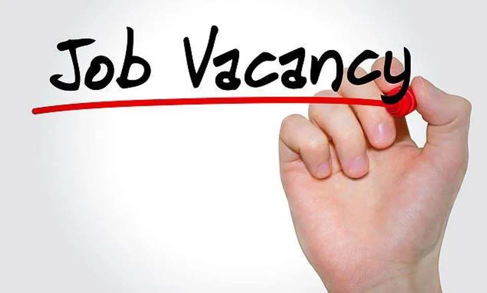 উচ্চমাধ্যমিক পাশে আকর্ষণীয় চাকরি