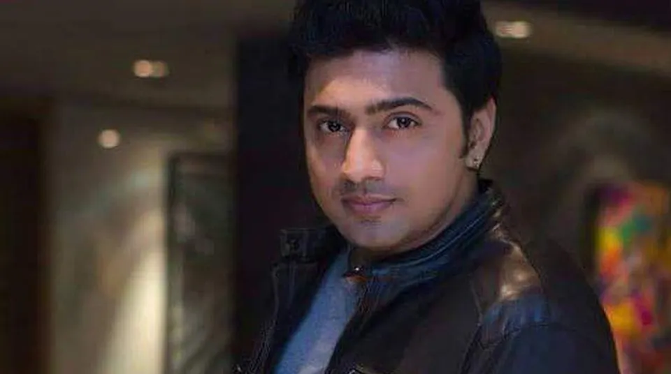 মায়ের সঙ্গে একটি সুন্দর মুহূর্ত ক্যামেরা বন্দি করলেন দেব