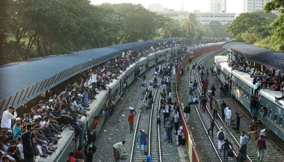 ঈদে বাড়ি ফেরার জন্য ঘরমুখো হাজার হাজার মানুষ শেষ মুহূর্তে চরম ভোগান্তির শিকার হচ্ছেন