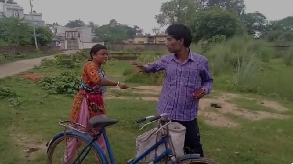 ফোনে কটুক্তি করায় অভিযুক্তকে ধোলাই মহিলা ও তার স্বামীর