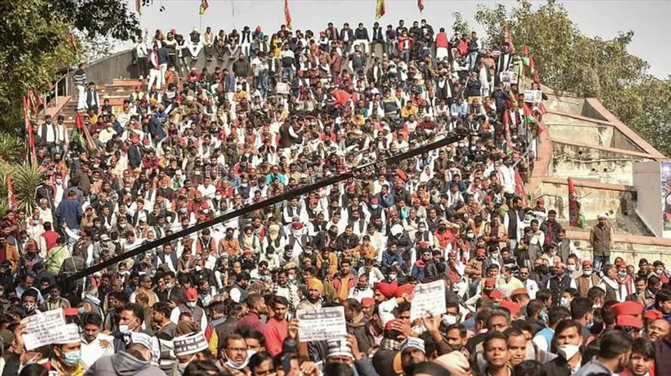 করোনা বিধি ভঙ্গের অভিযোগ ২৫০০ সপা সমর্থকের বিরুদ্ধে