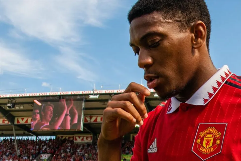 মার্শিয়ালকে নিয়ে প্রশ্ন জিইয়ে রাখল ইউনাইটেড