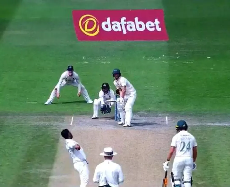 অন্য ভূমিকায় চেতেশ্বর পূজারা