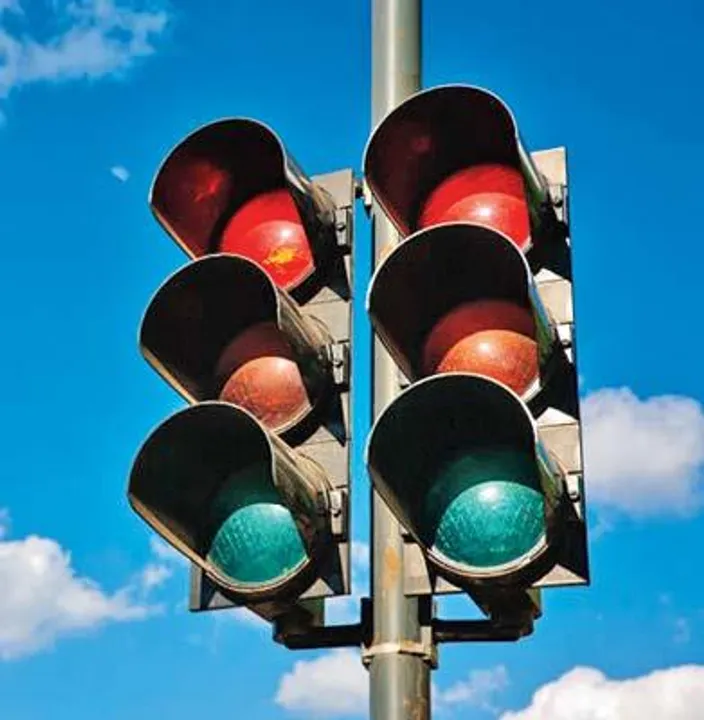 কলকাতায় ট্রাফিক সিগন্যালে মরণফাঁদ!