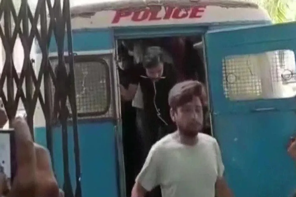 আদালতে অনুব্রতর দেহরক্ষী