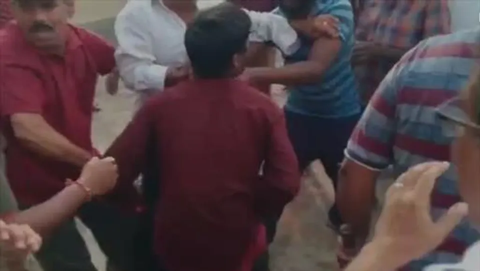 গণধোলাই দুই চোরকে