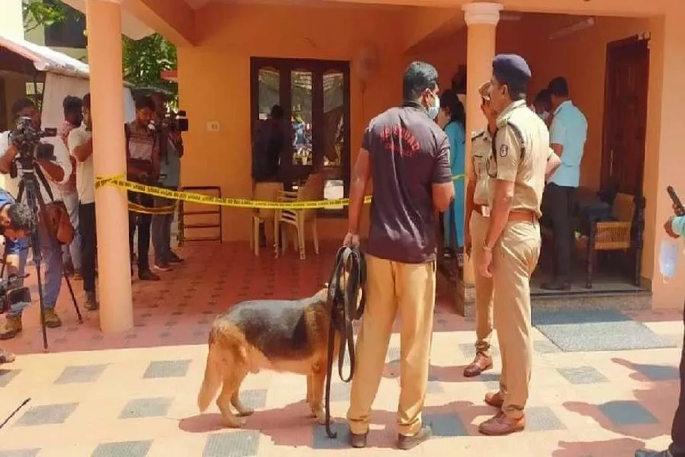 কেন্দ্রীয় মন্ত্রীর বাড়িতে পাথর ছোড়ার ঘটনায় গ্রেফতার ১