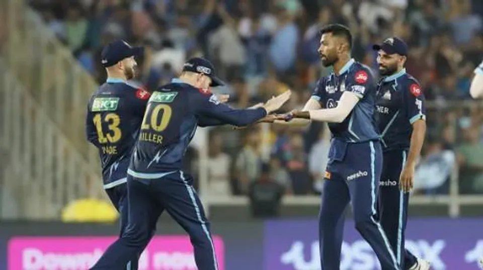 স্যামসনকে ফেরালেন পান্ডিয়া