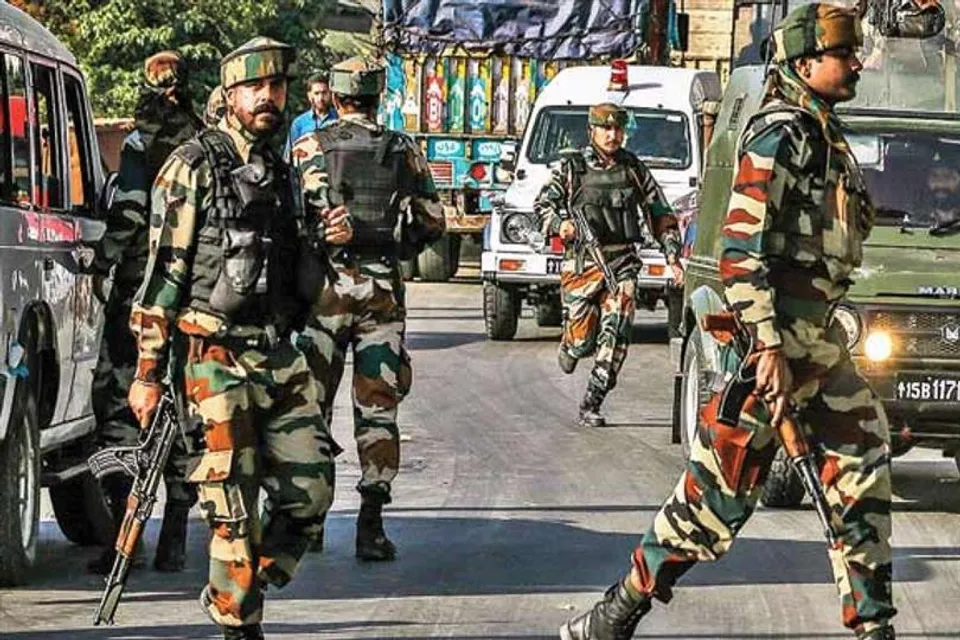 কাশ্মীরে সেনার হাতে নিকেশ একাধিক জঙ্গি