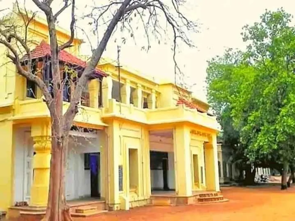 বিশ্বভারতীতে ফের ঘেরাও রেজিস্ট্রার ও কয়েকজন অধ্যাপক