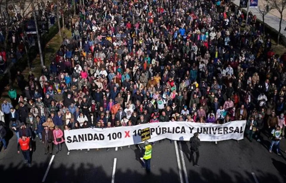মাদ্রিদের স্বাস্থ্যসেবার জন্য হাজার হাজার মানুষের মিছিল