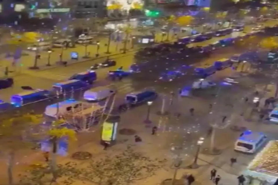 ফ্রান্সের জয়: আলোয় সাজলো প্যারিস, দেখুন ভিডিও