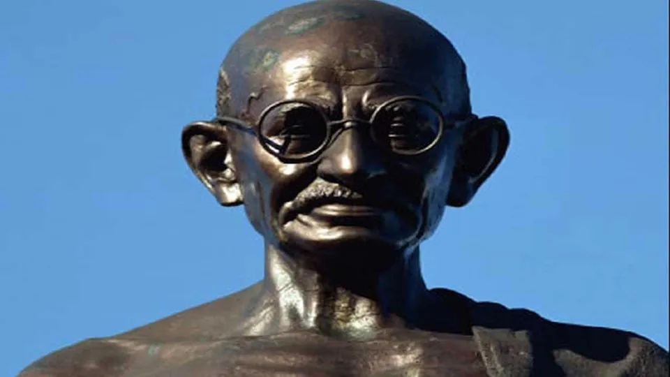 দুষ্কৃতীদের দৌরাত্ম্যে ক্ষতিগ্রস্ত বাপুর মূর্তি