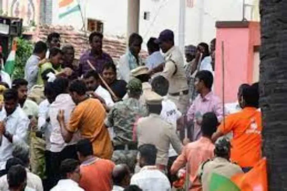 বিজেপি ও টিআরএস কর্মীদের মধ্যে সংঘর্ষ