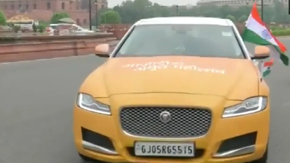 স্বাধীনতা দিবসের প্রাক্কালে তেরঙ্গায় বদলে গেল জাগুয়ার, রইলো ভিডিও