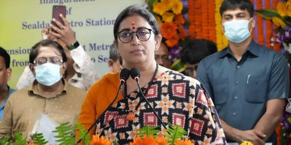 মেট্রো-তরজায় মুখ খুললেন স্মৃতি ইরানি